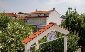 Lovely Meta Apartments