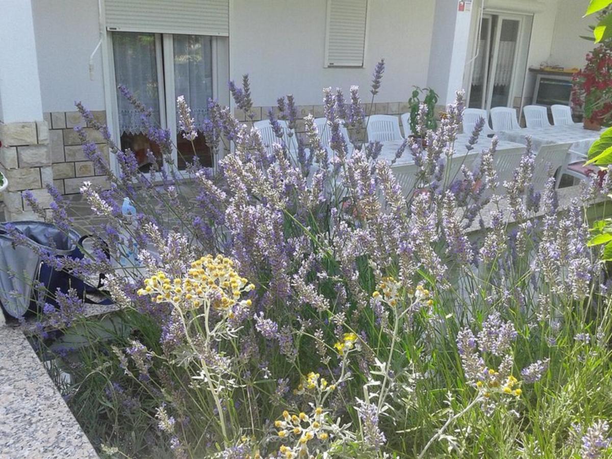 Lovely Meta Apartments Palit Esterno foto