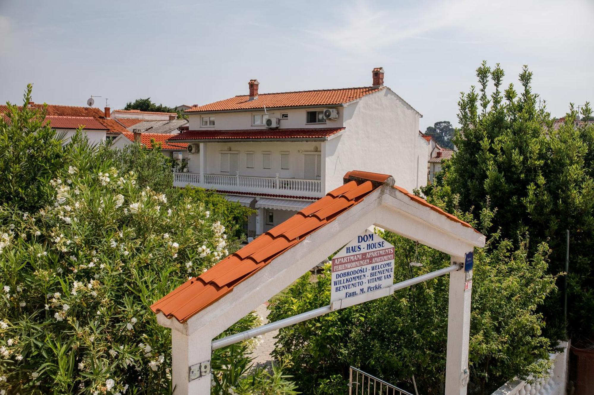 Lovely Meta Apartments Palit Esterno foto