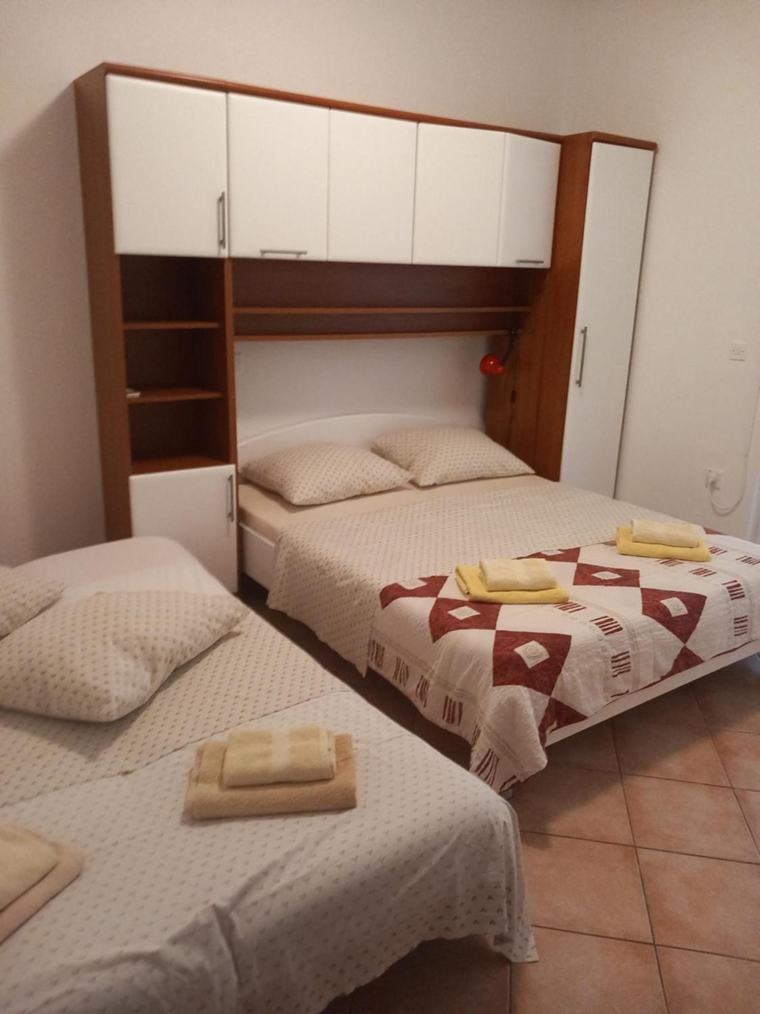 Lovely Meta Apartments Palit Esterno foto