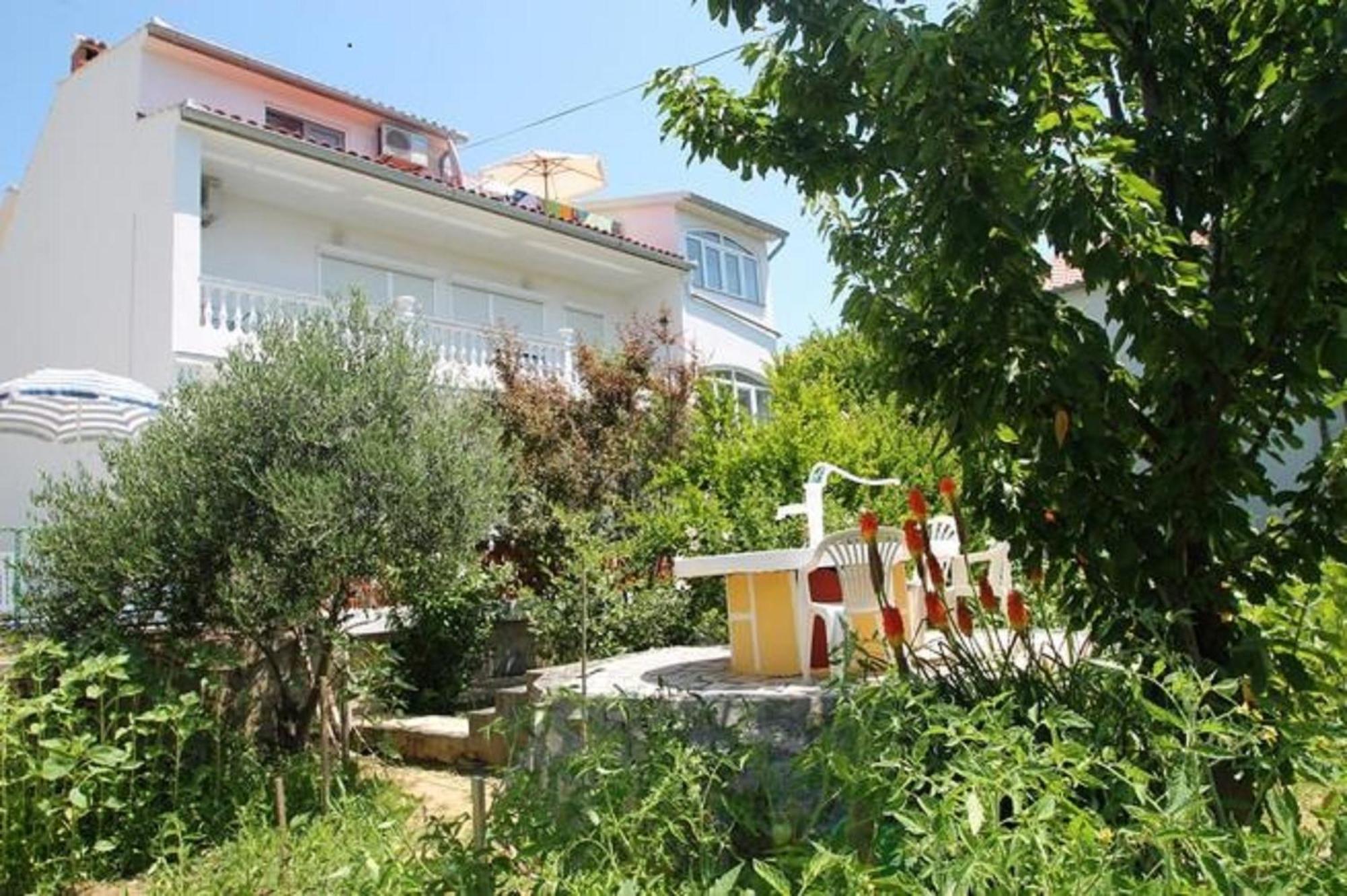 Lovely Meta Apartments Palit Esterno foto