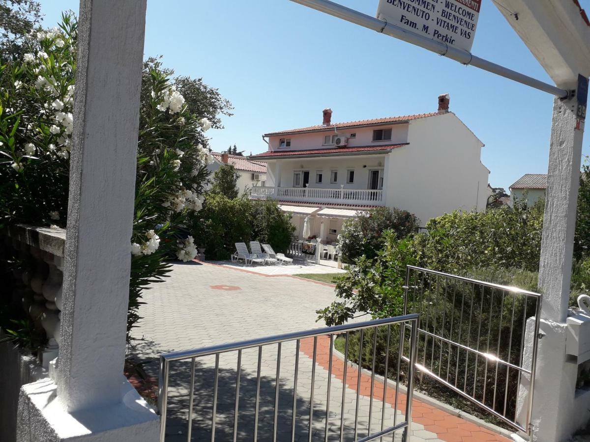 Lovely Meta Apartments Palit Esterno foto